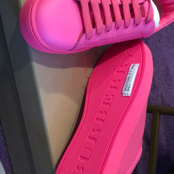 Burberry hot pink sneakers - Picture 3 of 4